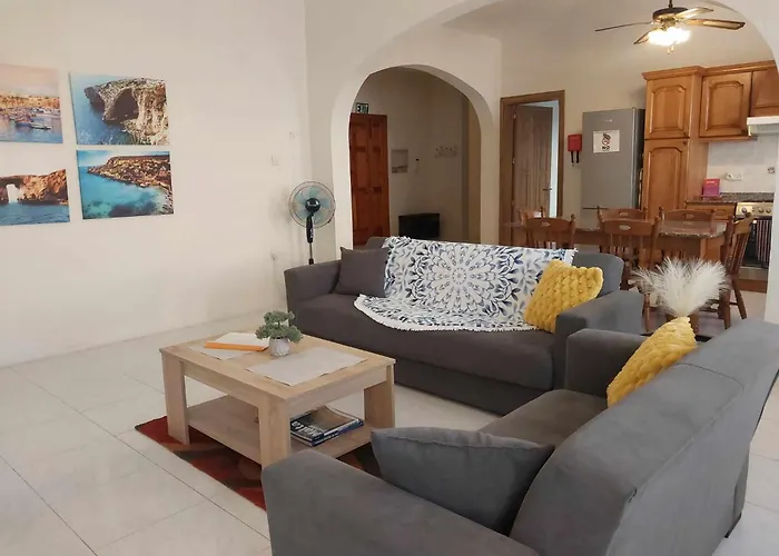 Nr41 Holiday Apartment - Close To Village Centre, Promenade, Shops & Restaurants