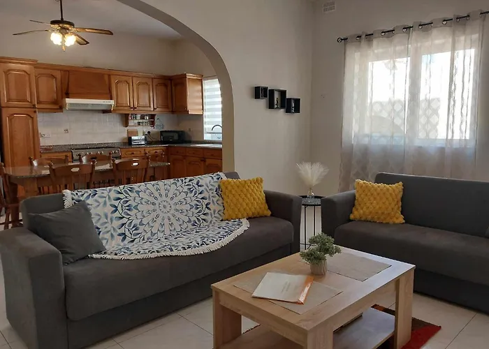 Nr41 Holiday Apartment - Close To Village Centre, Promenade, Shops & Restaurants