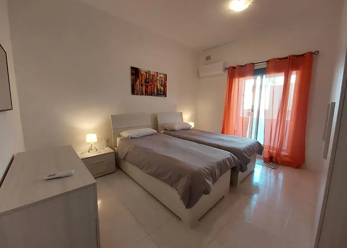 Nr41 Holiday Apartment - Close To Village Centre, Promenade, Shops & Restaurants