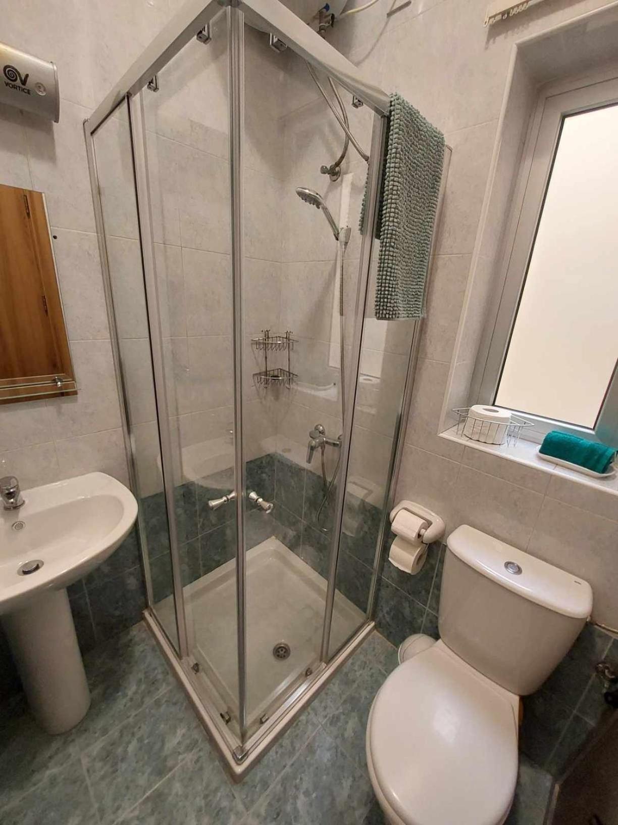 Nr41 - Close To Village Centre, Promenade, Shops & Restaurants *