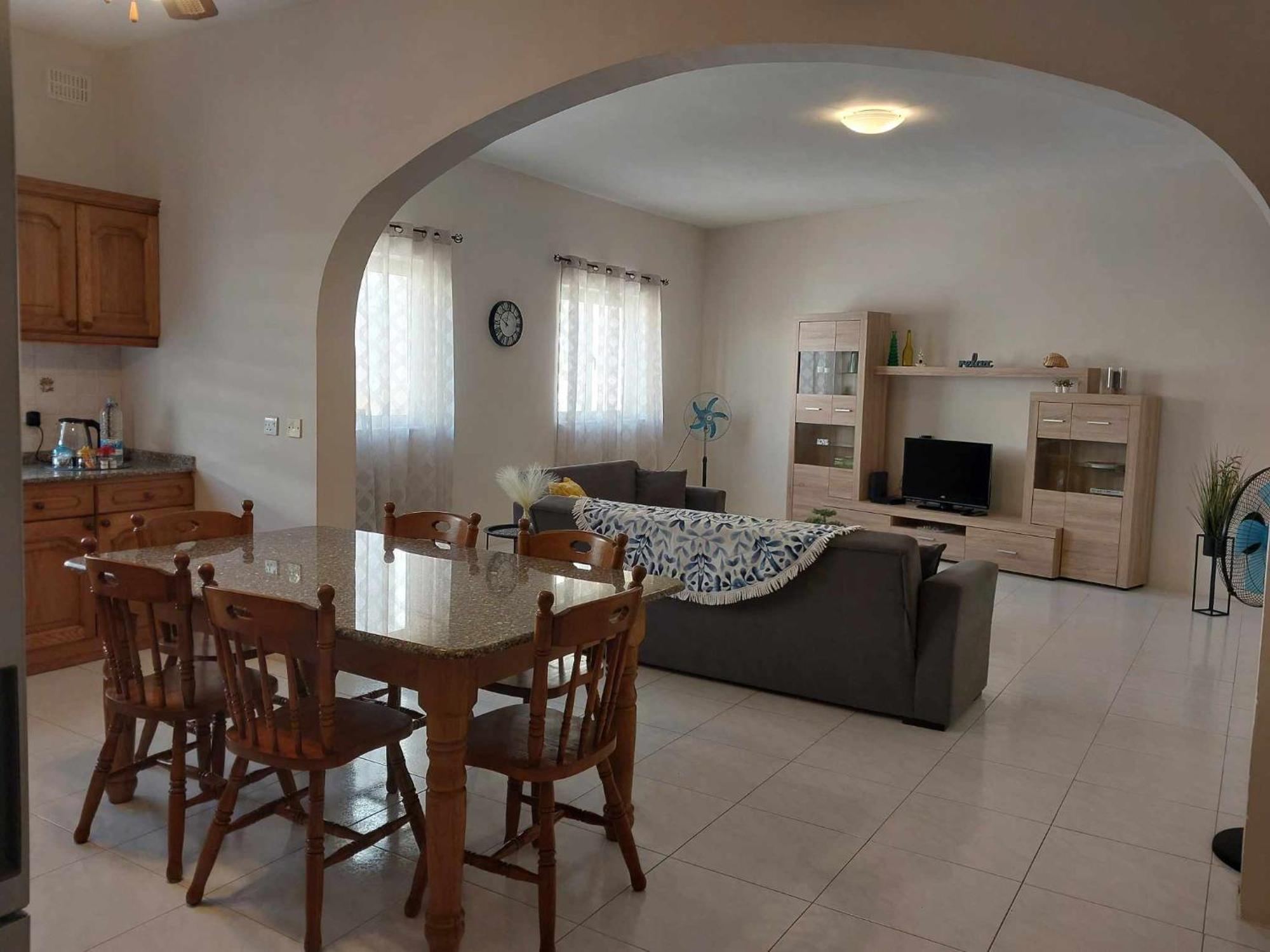 Apartment Nr41 - Close To Village Centre, Promenade, Shops & Restaurants