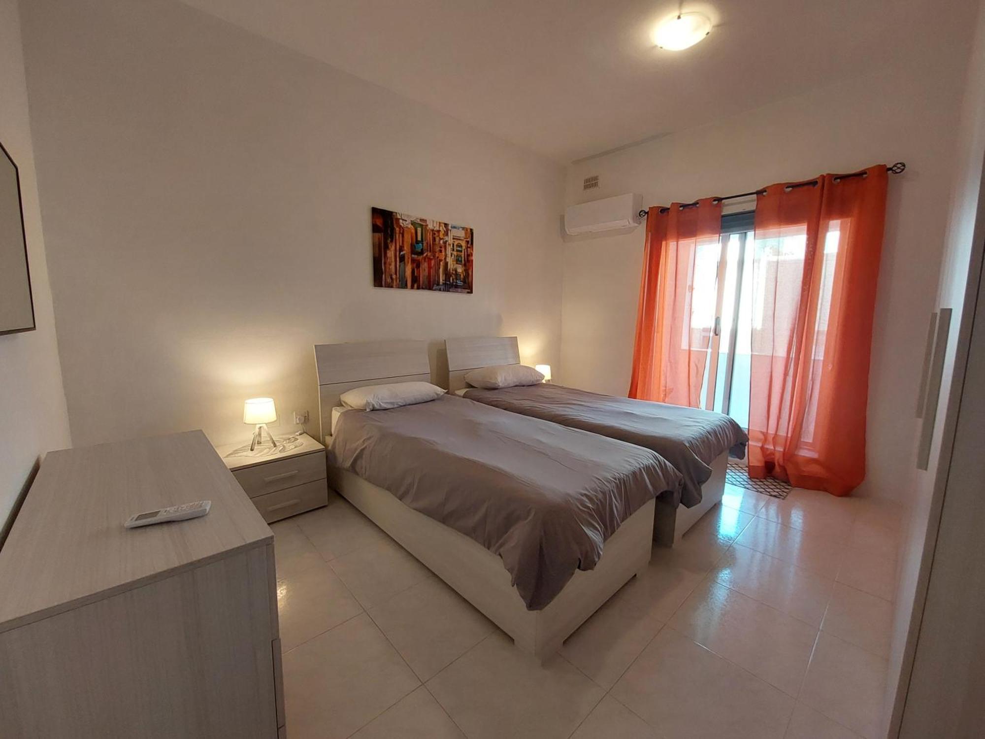 Apartment Nr41 - Close To Village Centre, Promenade, Shops & Restaurants